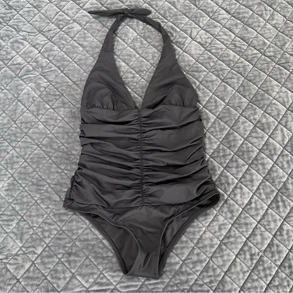 L*Space One Piece Swimsuit Women Size 6 Black Ruched Halter V Neck B14 - Picture 3 of 7